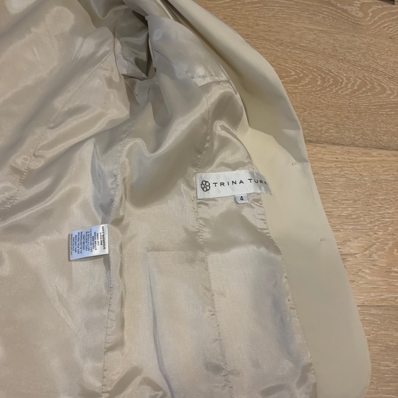 Trina Turk Jacket in bone color size 4. Like new! - Picture 8 of 11